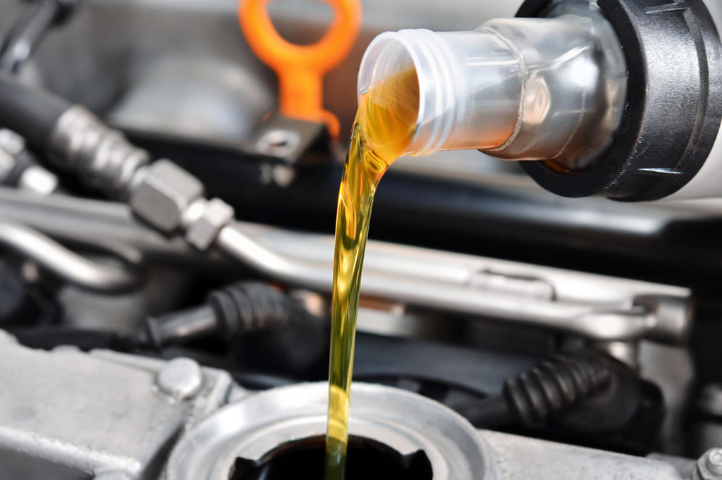 Neumáticos A. Moreno: Cambia el aceite de tu vehículo con aceites de motor recomendados por el fabricante de tu coche.